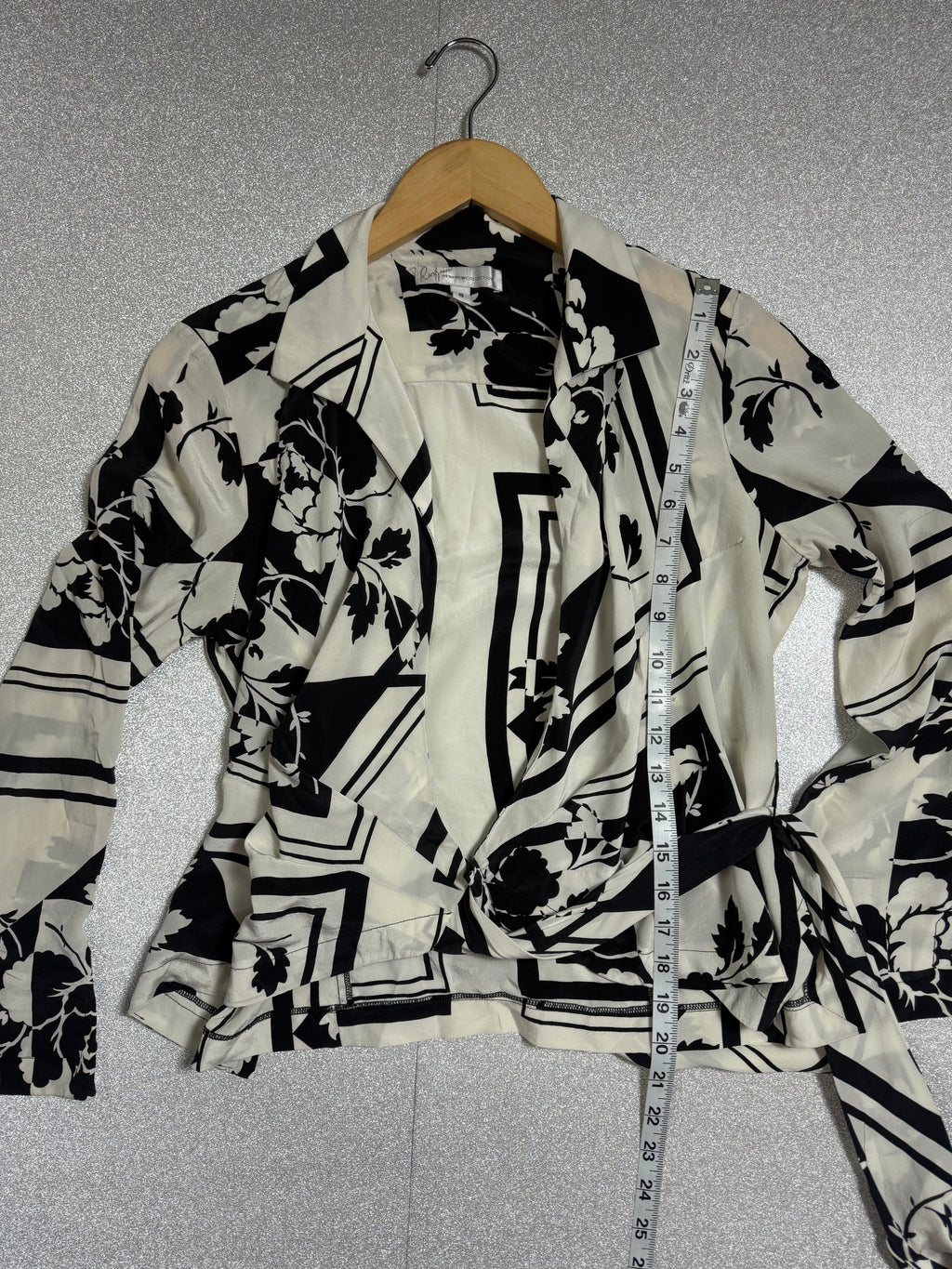 Renfrew Silk SIze 8 Black and White Tie Wrap Blouse