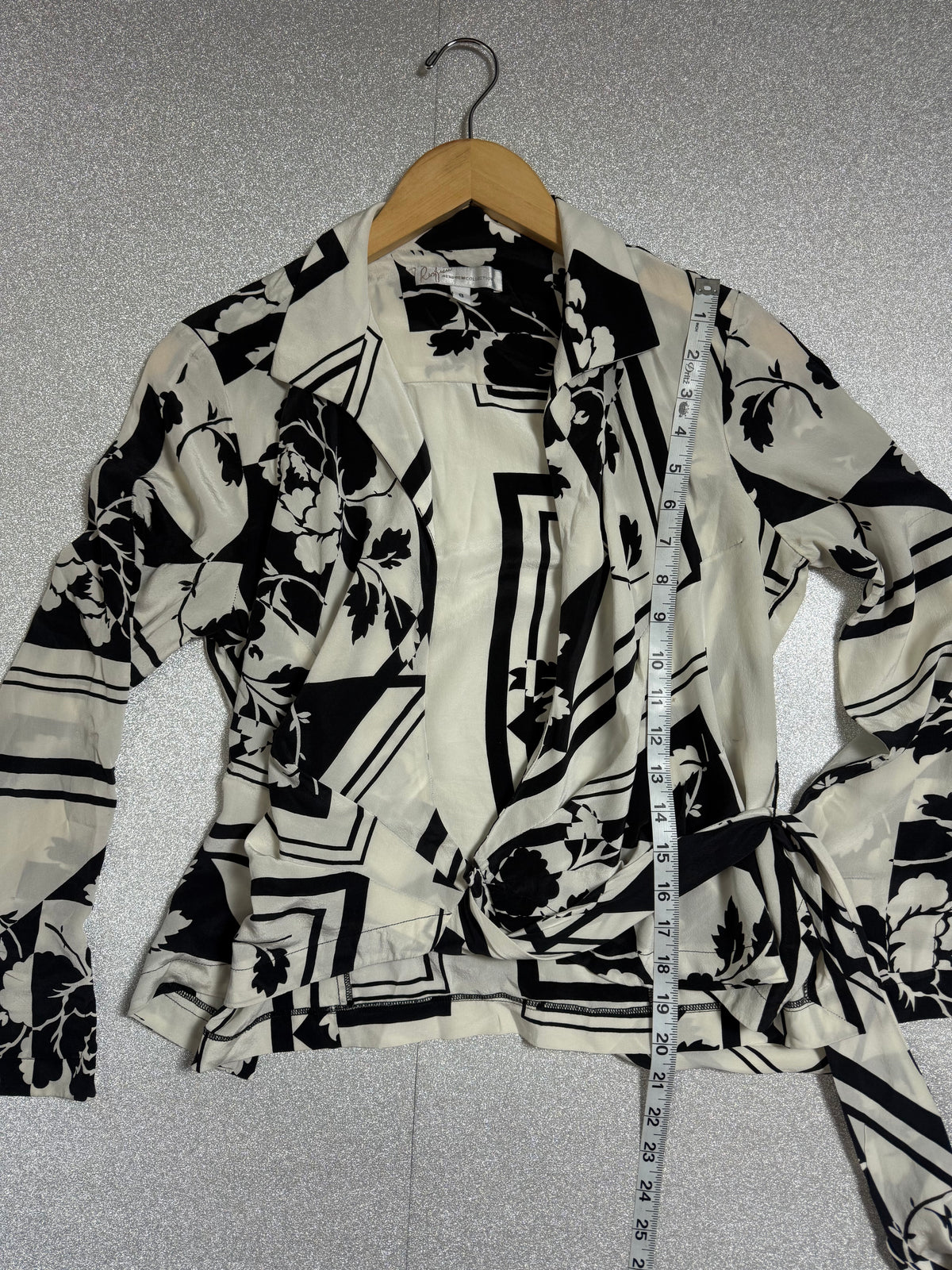 Renfrew Silk SIze 8 Black and White Tie Wrap Blouse