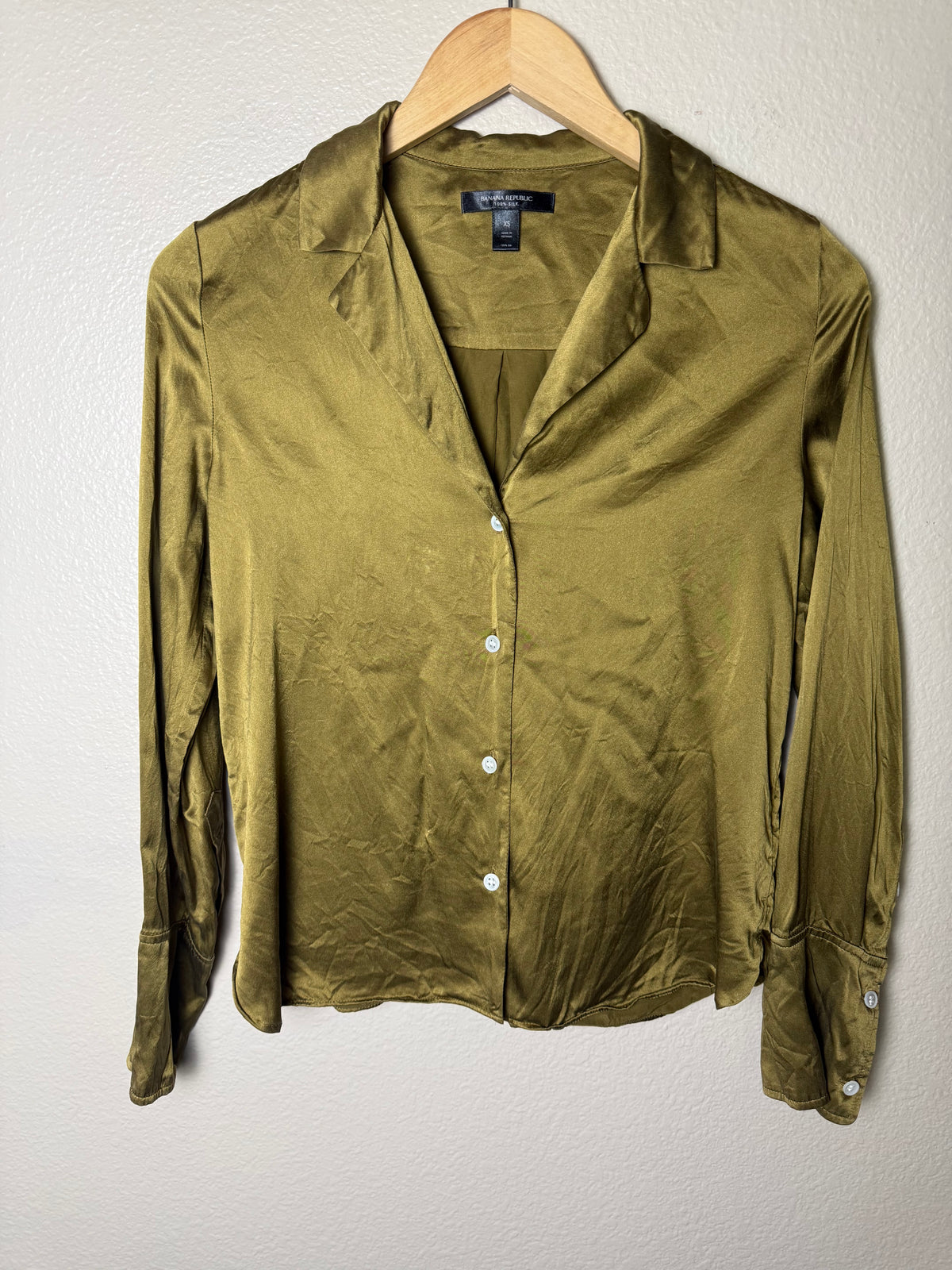 Banana Republic 100% Silk XS Yellow Gold Long Sleeve Button Down