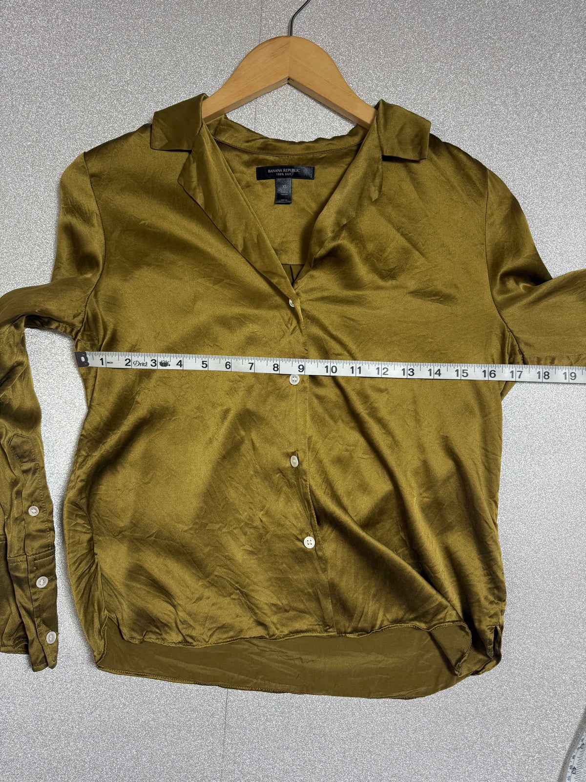 Banana Republic 100% Silk XS Yellow Gold Long Sleeve Button Down