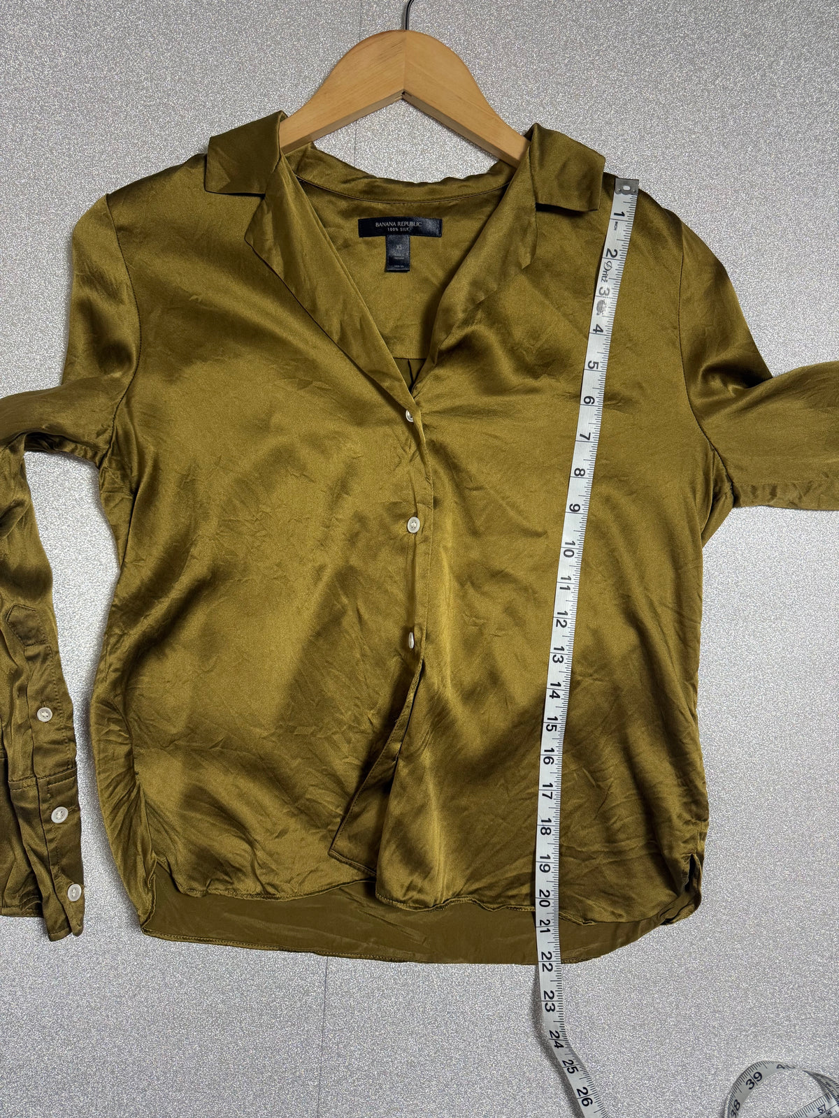 Banana Republic 100% Silk XS Yellow Gold Long Sleeve Button Down
