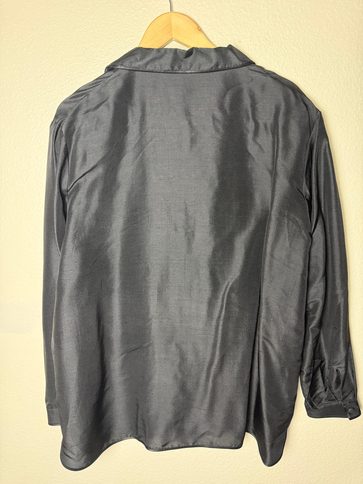Yi Lin 100% Silk 2XL Black Long Sleeve Button Down with Embroidered Rose