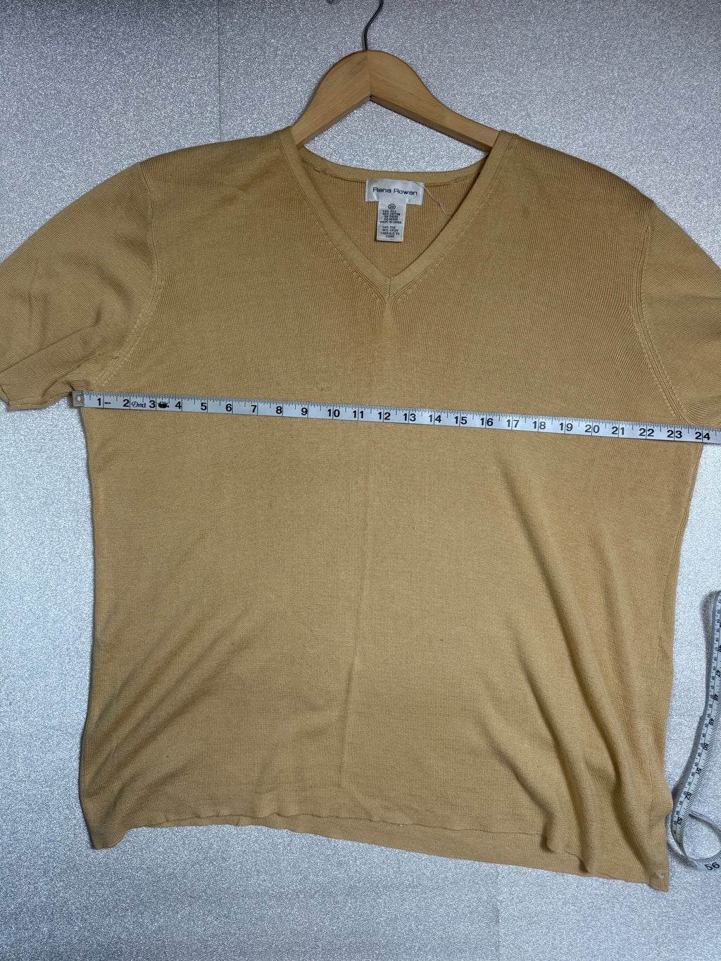 Rena Rowan 54% Silk 46% Cotton 2X Beige Knit V-Neck Short Sleeve Shirt