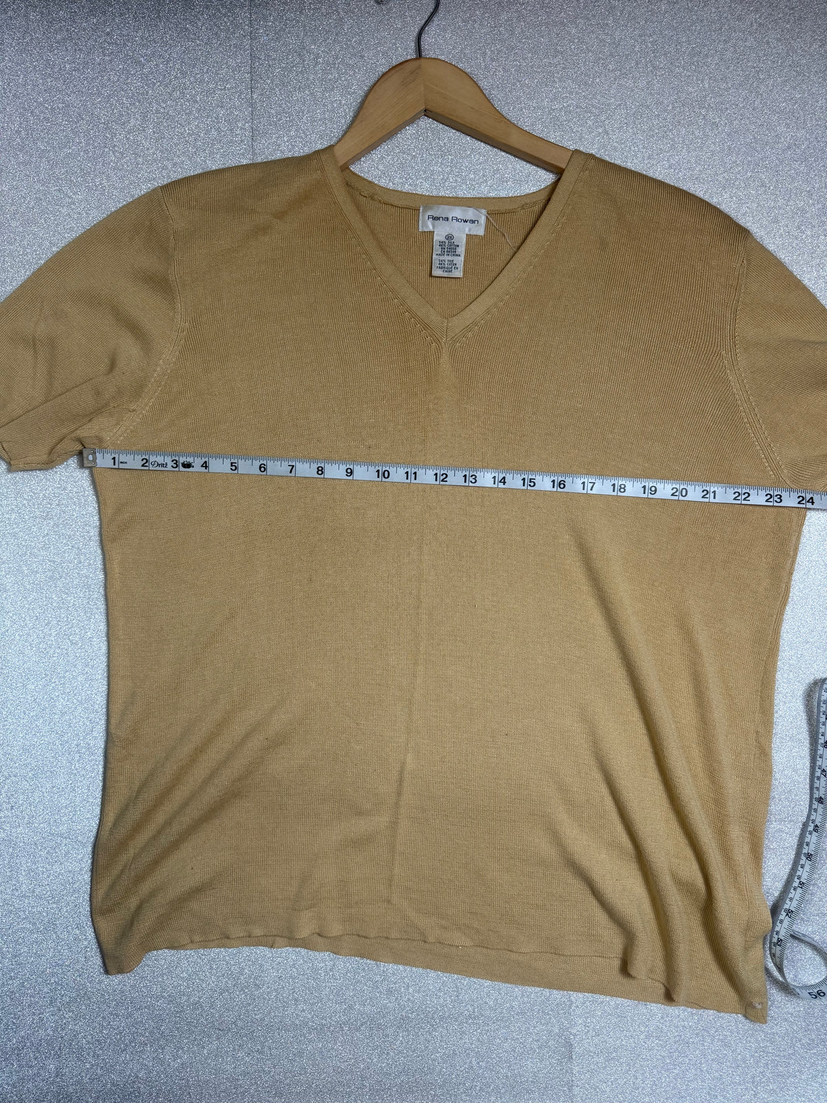 Rena Rowan 54% Silk 46% Cotton 2X Beige Knit V-Neck Short Sleeve Shirt