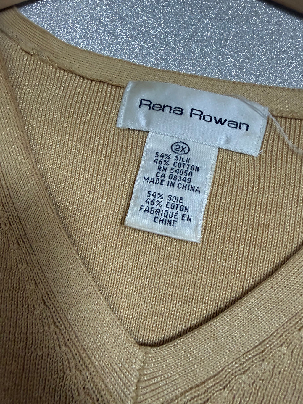 Rena Rowan 54% Silk 46% Cotton 2X Beige Knit V-Neck Short Sleeve Shirt