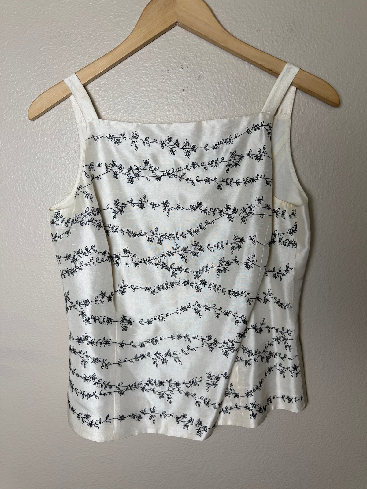 Ann Taylor 100% Silk Size 8 Off-White Plant Embroidered Spaghetti Strap Top