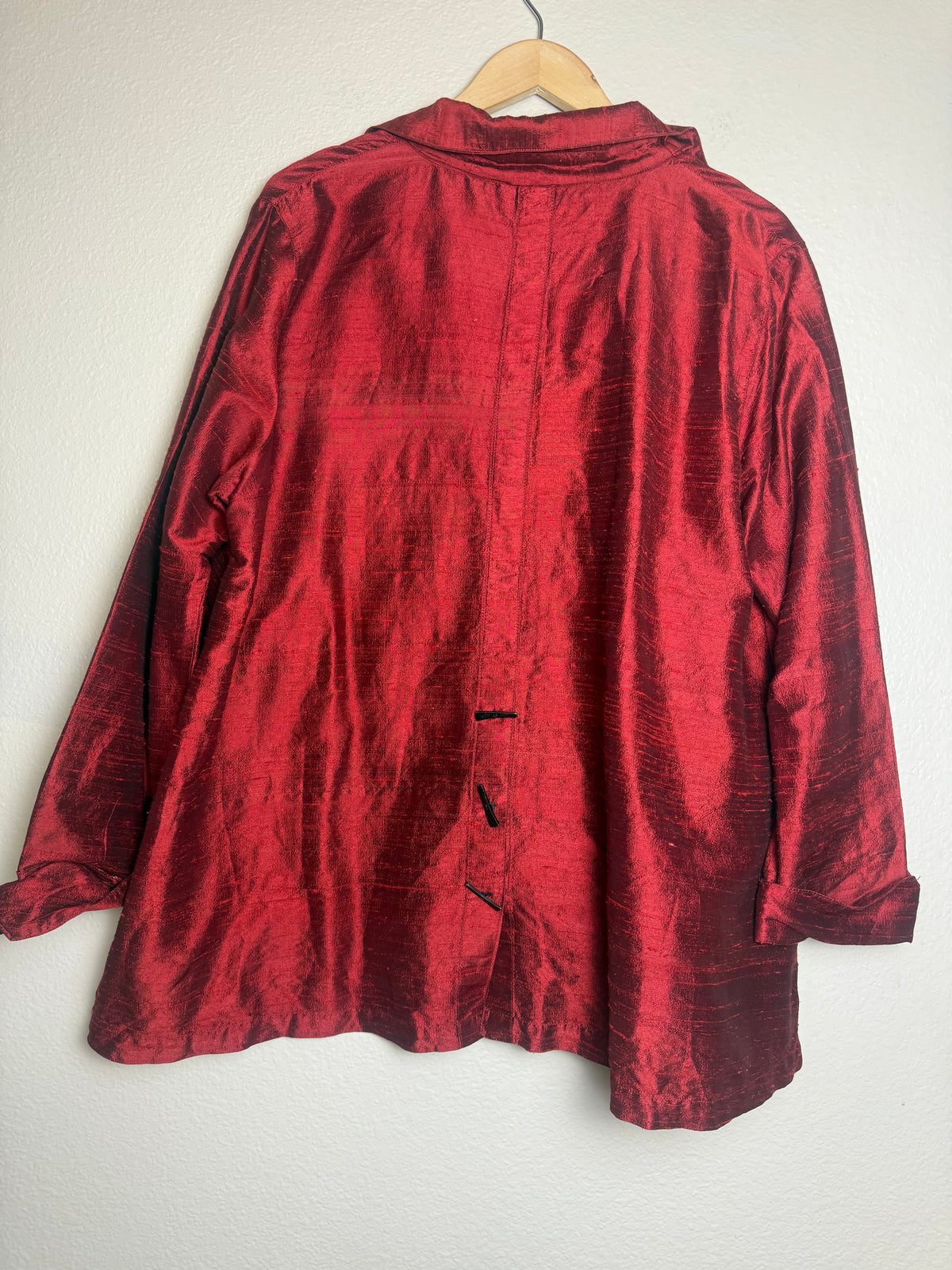 Anu 100% Silk XL Red Collared Button Down