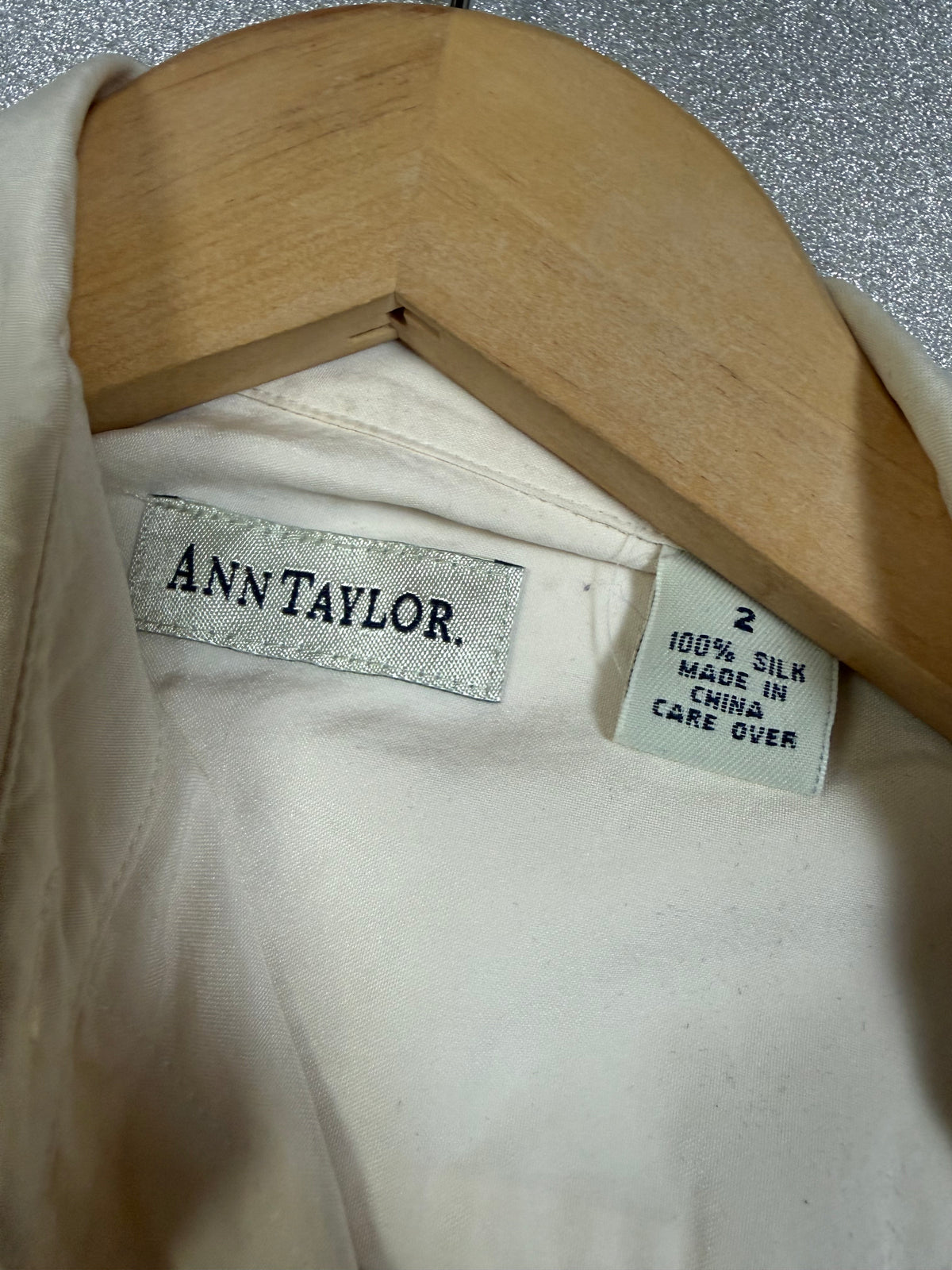 Ann Taylor 100% Silk Size 2 Off-White Collared Tank Top