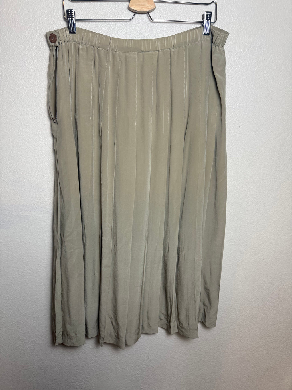 Jones New York 100% Silk Size 18 Beige Pleated Midi Skirt