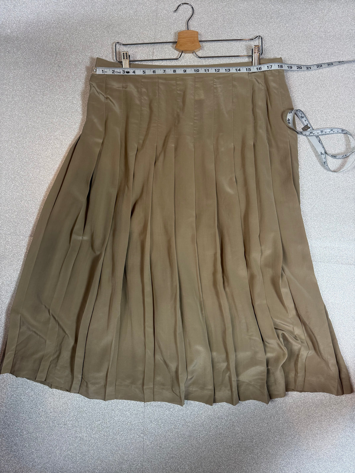 Jones New York 100% Silk Size 18 Beige Pleated Midi Skirt
