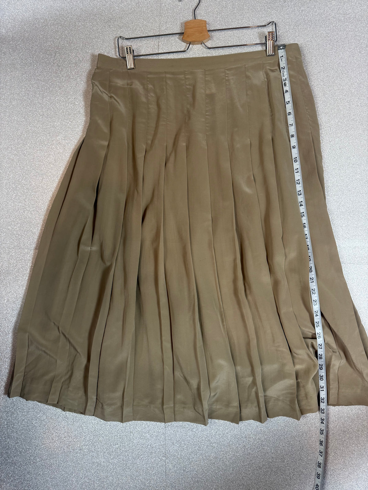 Jones New York 100% Silk Size 18 Beige Pleated Midi Skirt