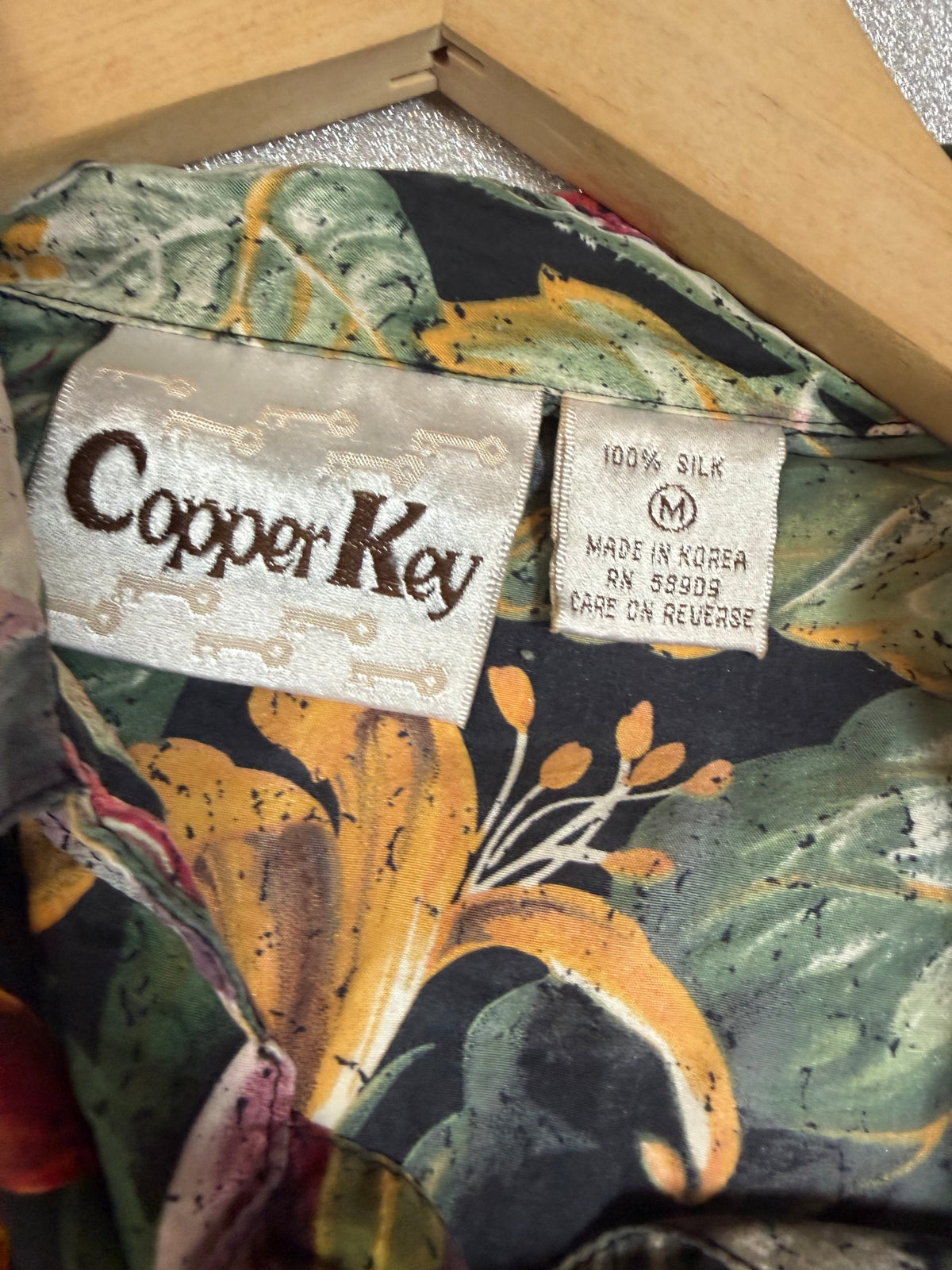 Copper Key 100% Silk M Floral Print Collared Button Down