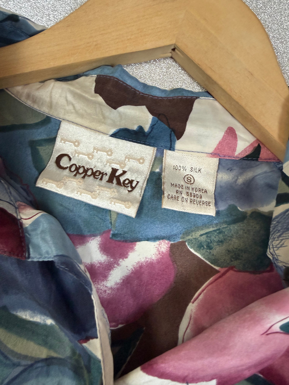 Copper Key 100% Silk S Floral Print Collared Button Down