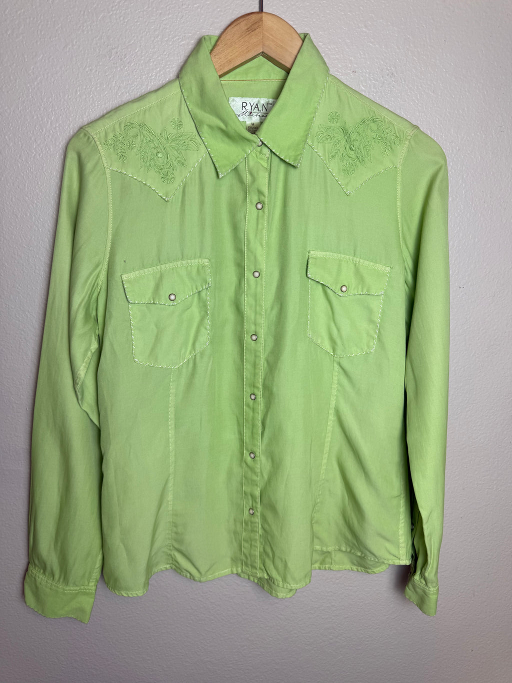 Ryan Michael 53% Silk 47% Cotton M Lime Green Peal Snap Button Down