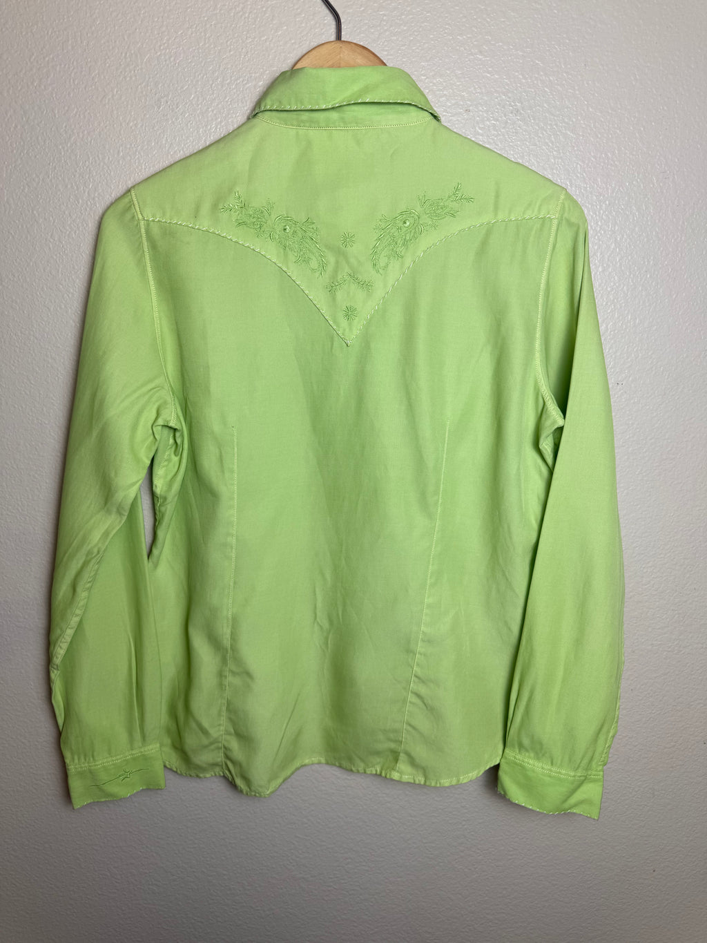 Ryan Michael 53% Silk 47% Cotton M Lime Green Peal Snap Button Down