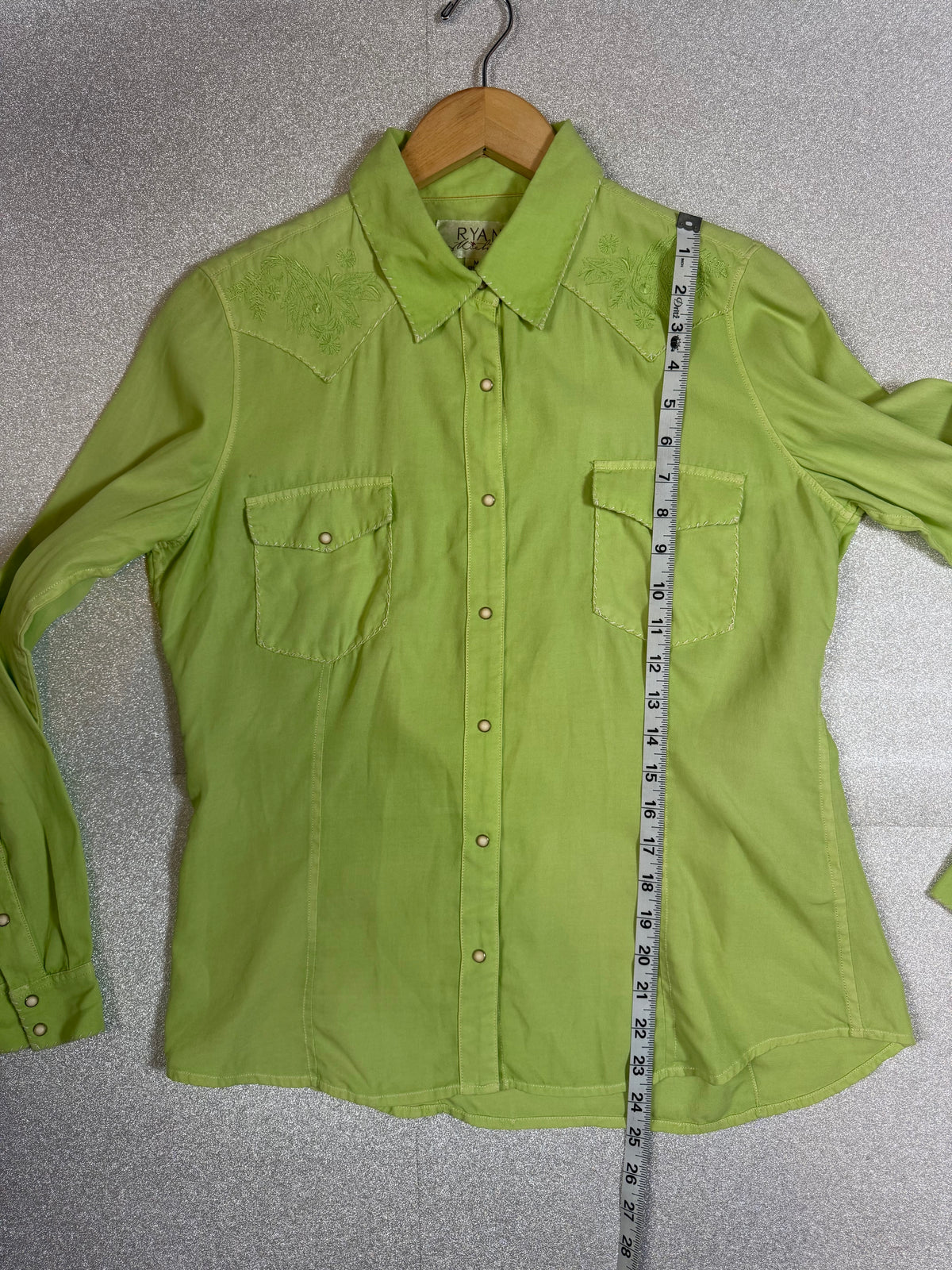 Ryan Michael 53% Silk 47% Cotton M Lime Green Peal Snap Button Down