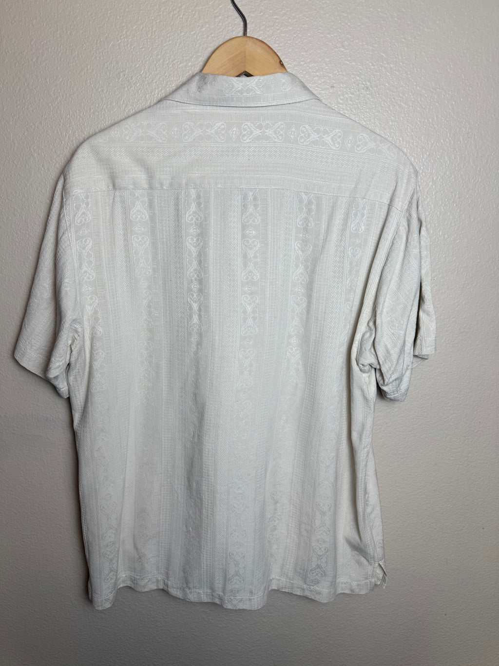Tommy Bahama 100% Silk M White Collared Button Down