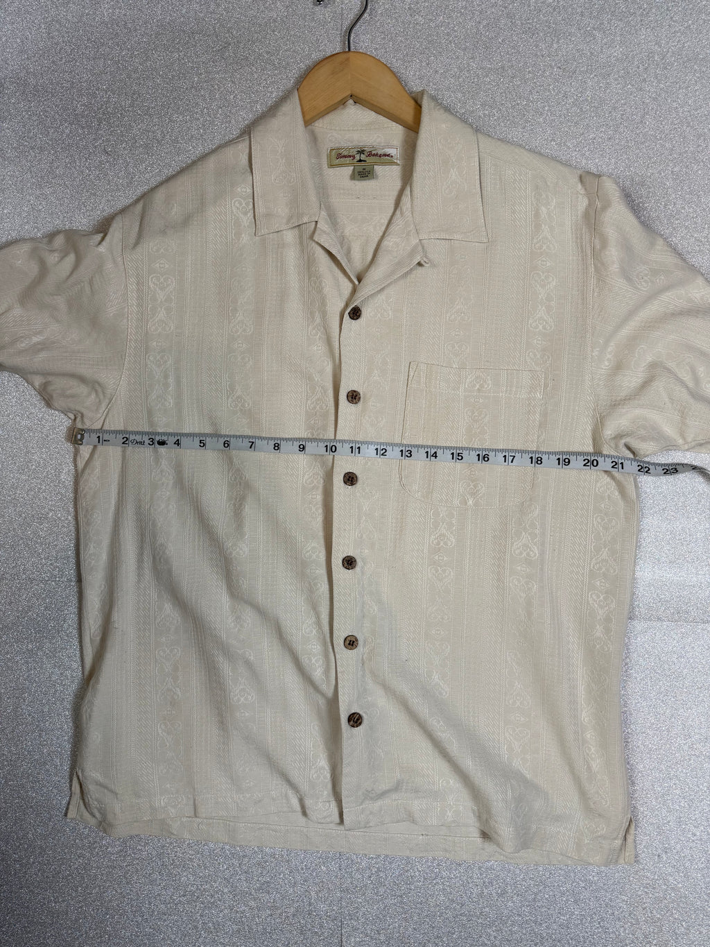 Tommy Bahama 100% Silk M White Collared Button Down