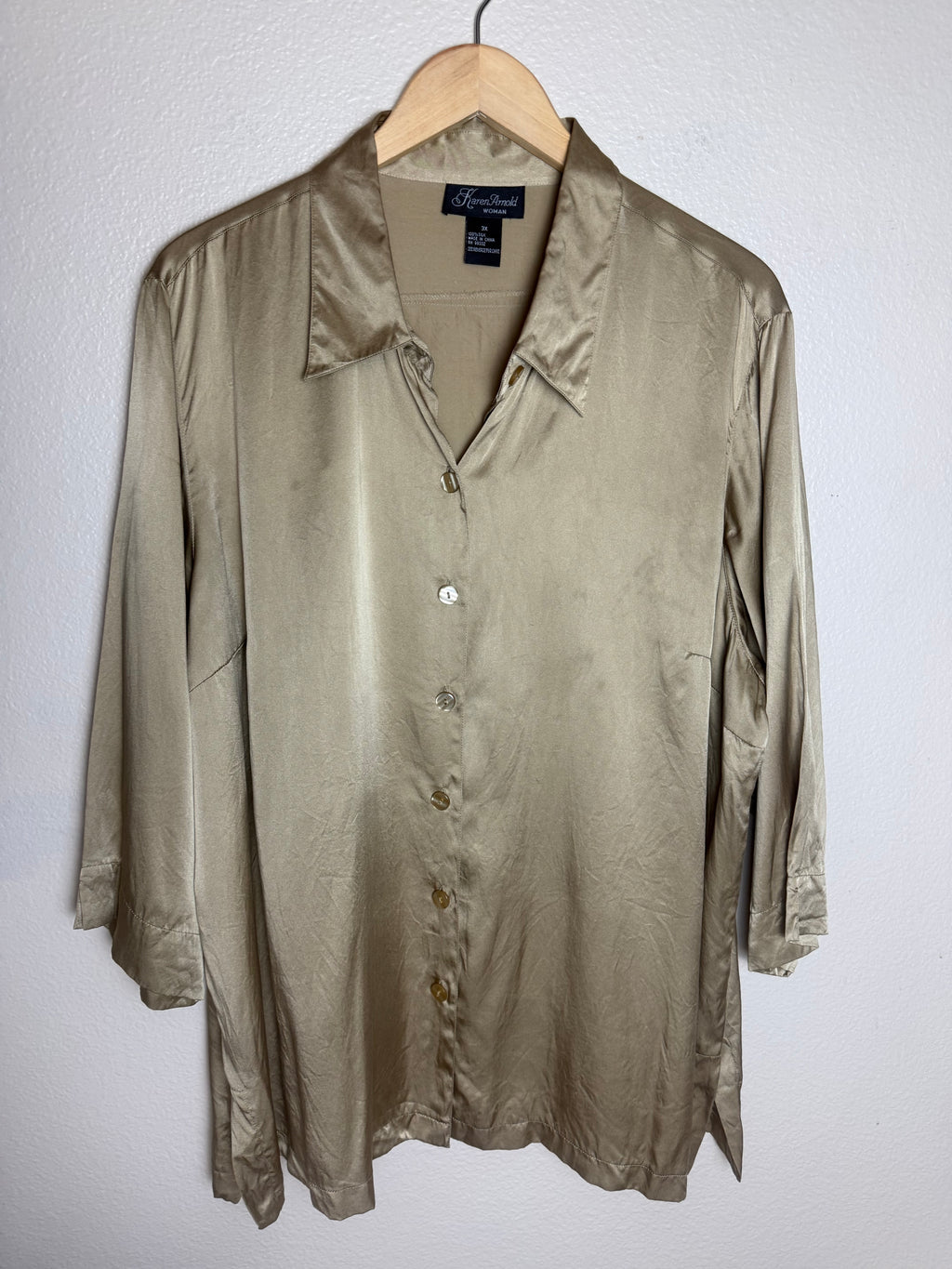 Karen Arnold 100% Silk Beige Collared 3/4 Sleeve Button Down Shirt