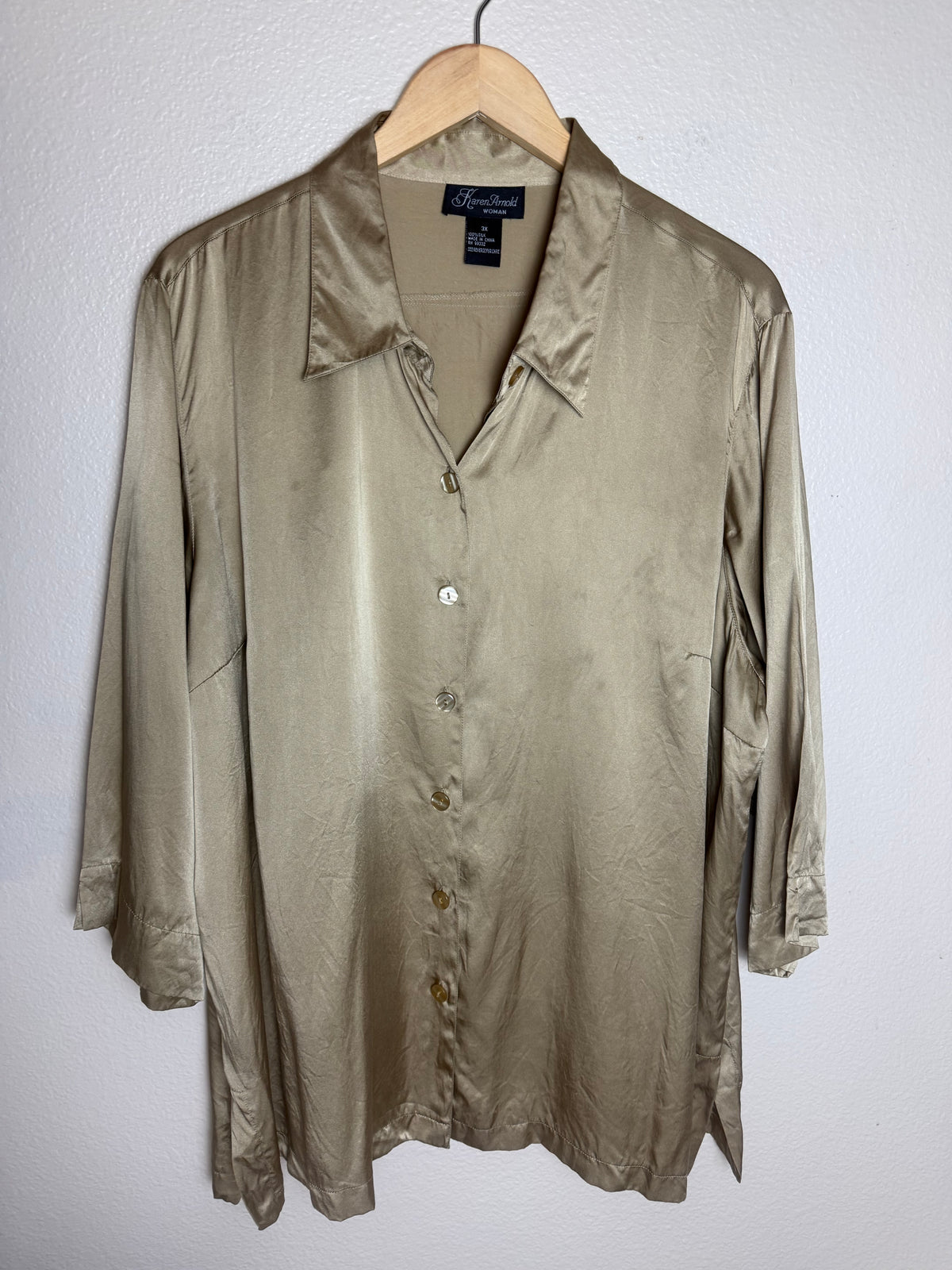 Karen Arnold 100% Silk Beige Collared 3/4 Sleeve Button Down Shirt