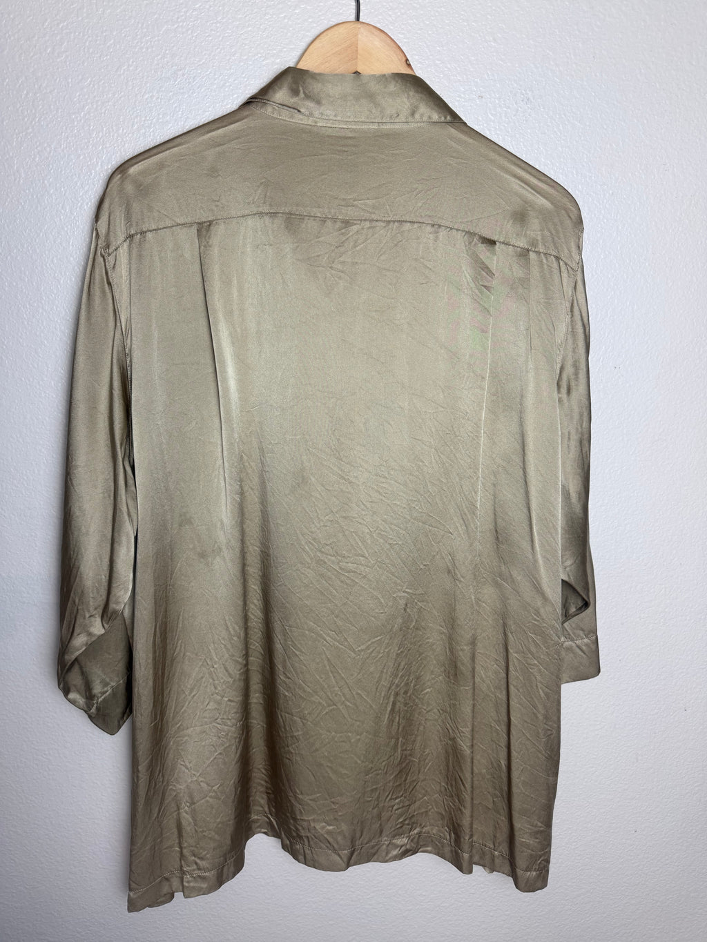 Karen Arnold 100% Silk Beige Collared 3/4 Sleeve Button Down Shirt
