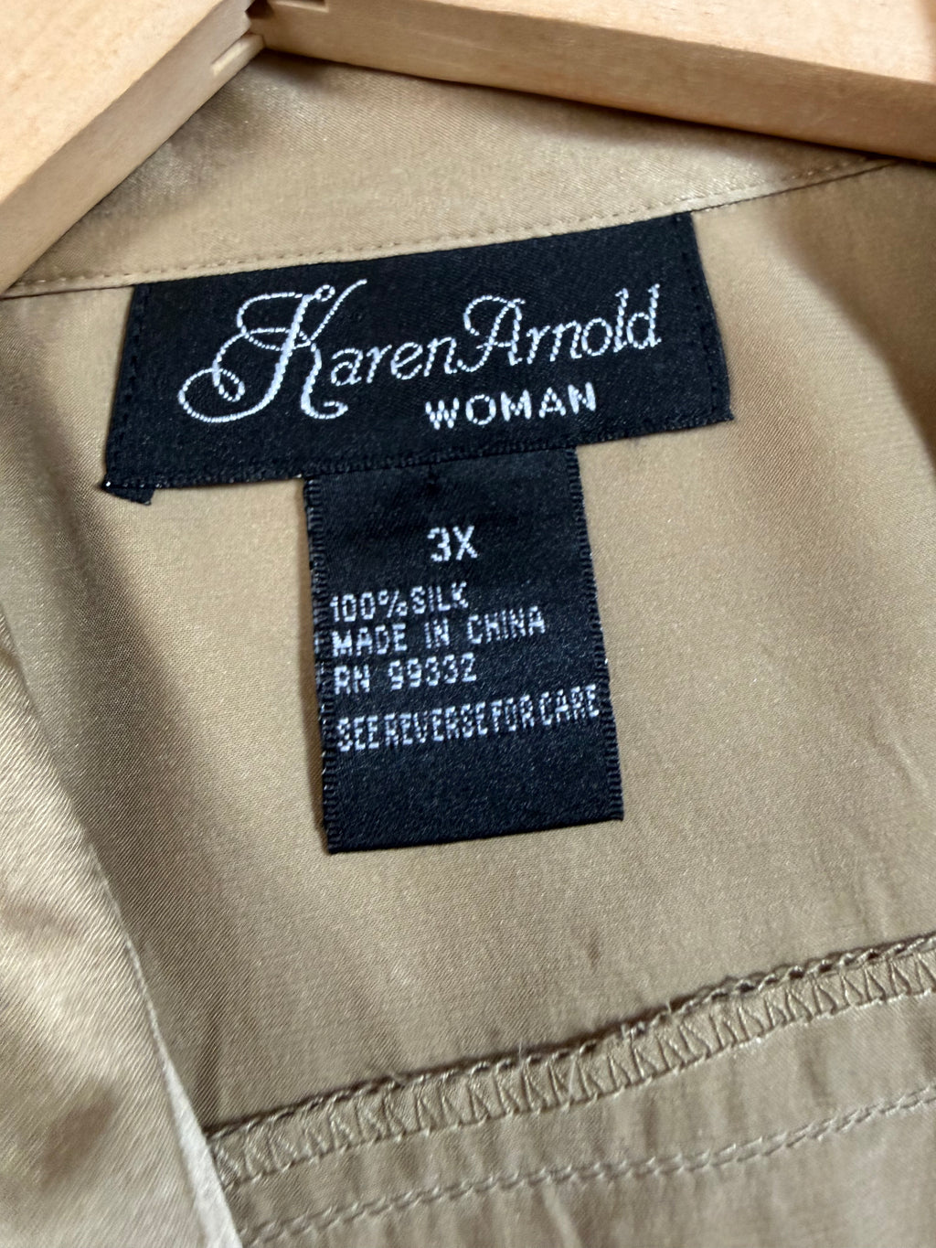 Karen Arnold 100% Silk Beige Collared 3/4 Sleeve Button Down Shirt