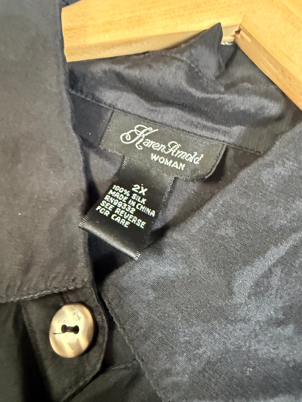 Karen Arnold 100% Silk 2X Black 3/4 Sleeve Button Down