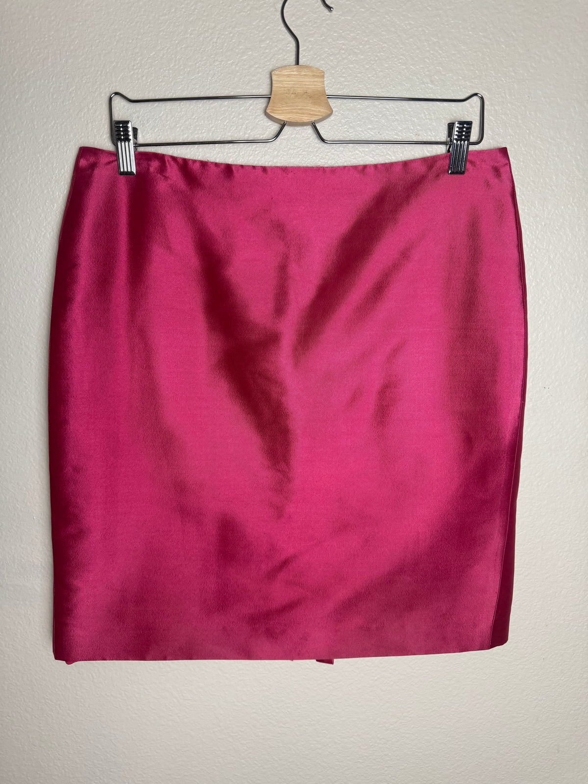 Anne Klein 66% Wool 34% Silk Size 10 Fuchsia Pencil Skirt