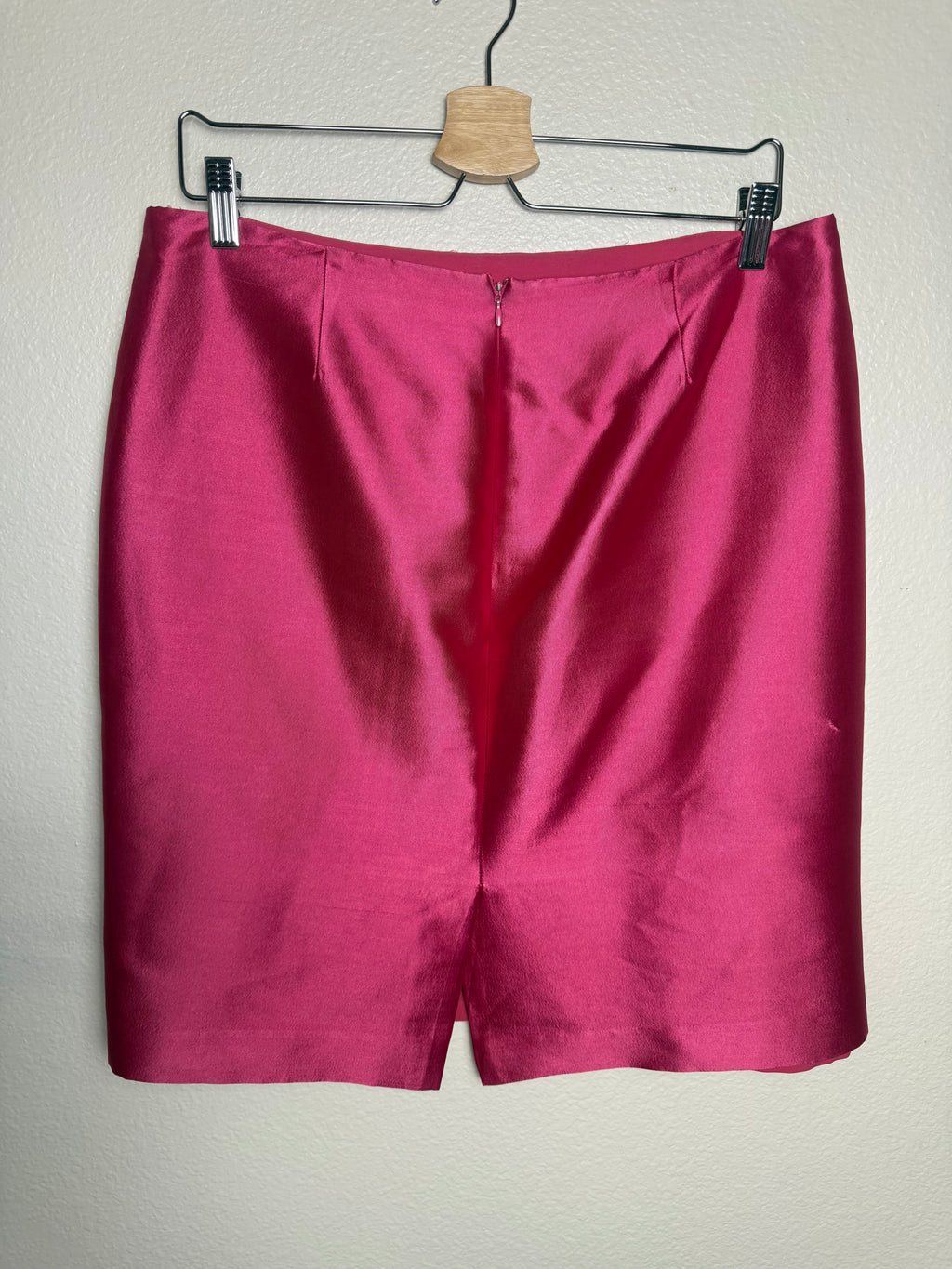 Anne Klein 66% Wool 34% Silk Size 10 Fuchsia Pencil Skirt