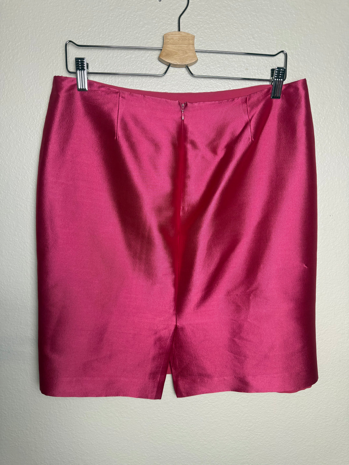 Anne Klein 66% Wool 34% Silk Size 10 Fuchsia Pencil Skirt