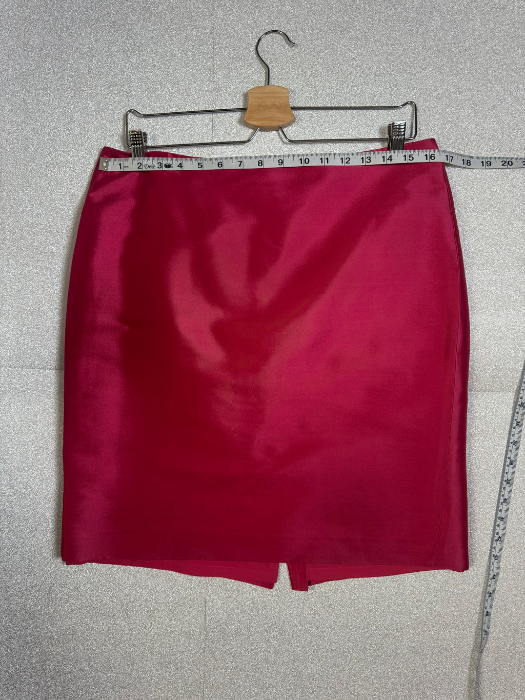 Anne Klein 66% Wool 34% Silk Size 10 Fuchsia Pencil Skirt