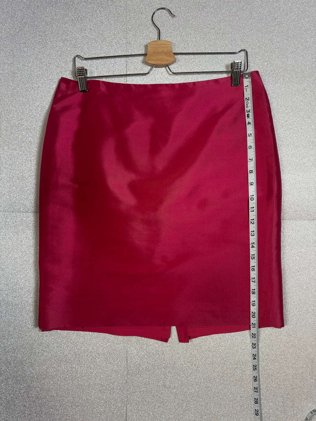 Anne Klein 66% Wool 34% Silk Size 10 Fuchsia Pencil Skirt