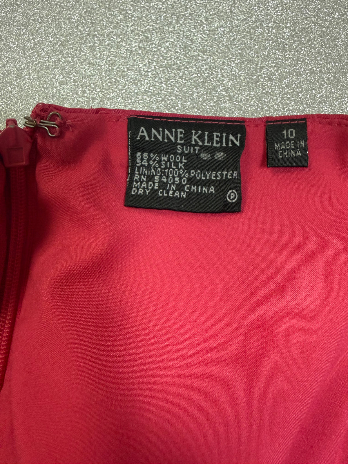 Anne Klein 66% Wool 34% Silk Size 10 Fuchsia Pencil Skirt
