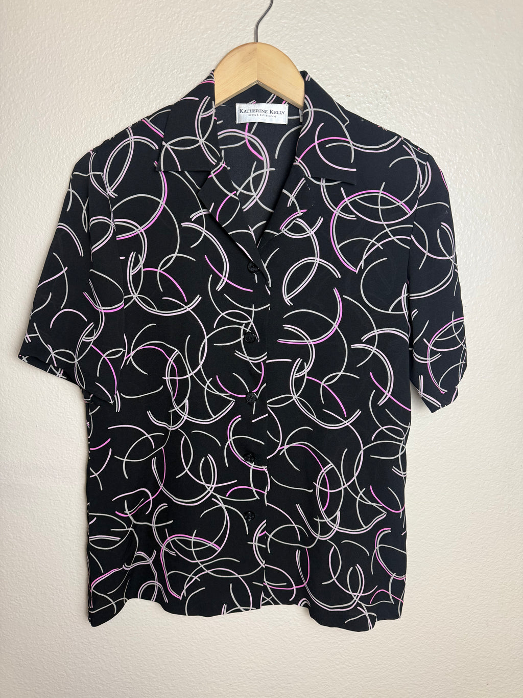 Katherine Kelly Collection 100% Silk 8 Black Collared Button Down with Pink Circle Design