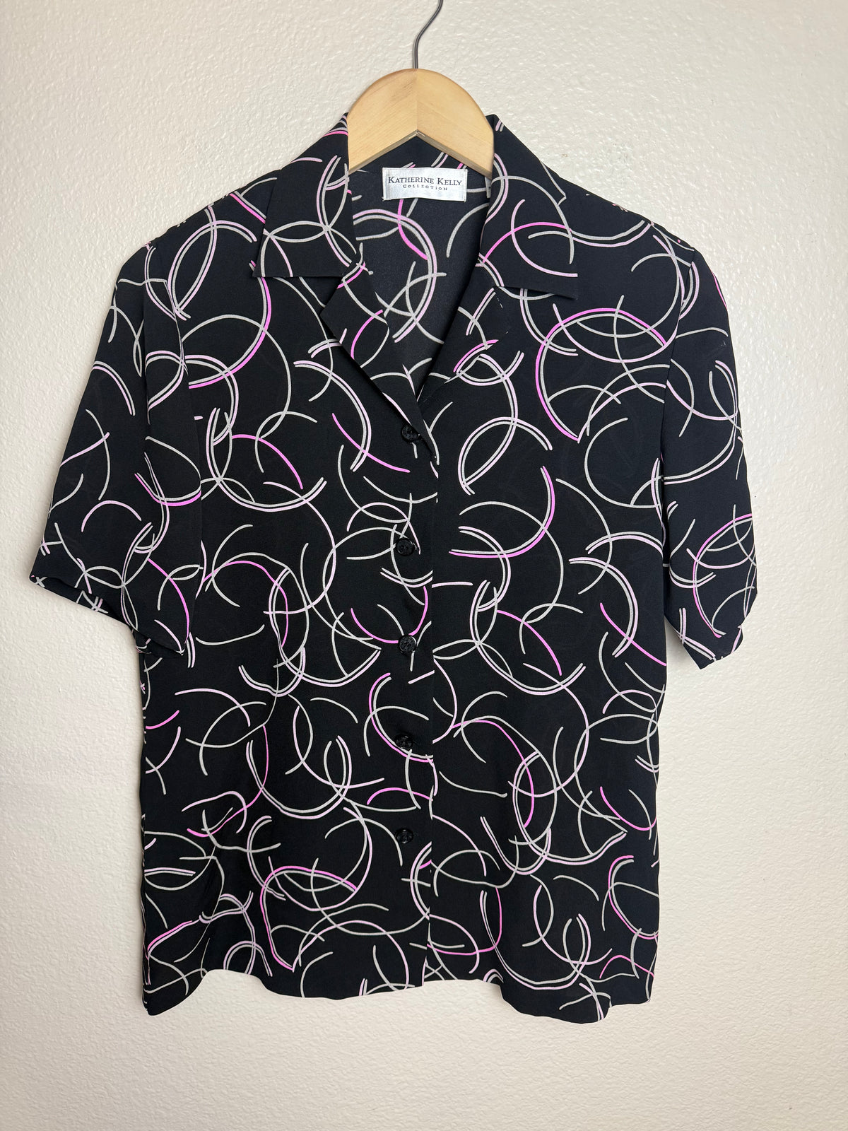 Katherine Kelly Collection 100% Silk 8 Black Collared Button Down with Pink Circle Design