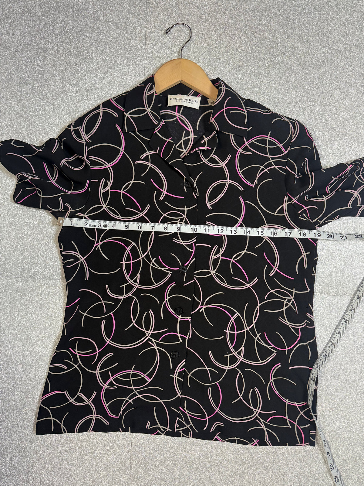 Katherine Kelly Collection 100% Silk 8 Black Collared Button Down with Pink Circle Design